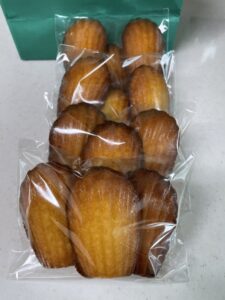 아몬드 가루로 만든 마들렌 포장